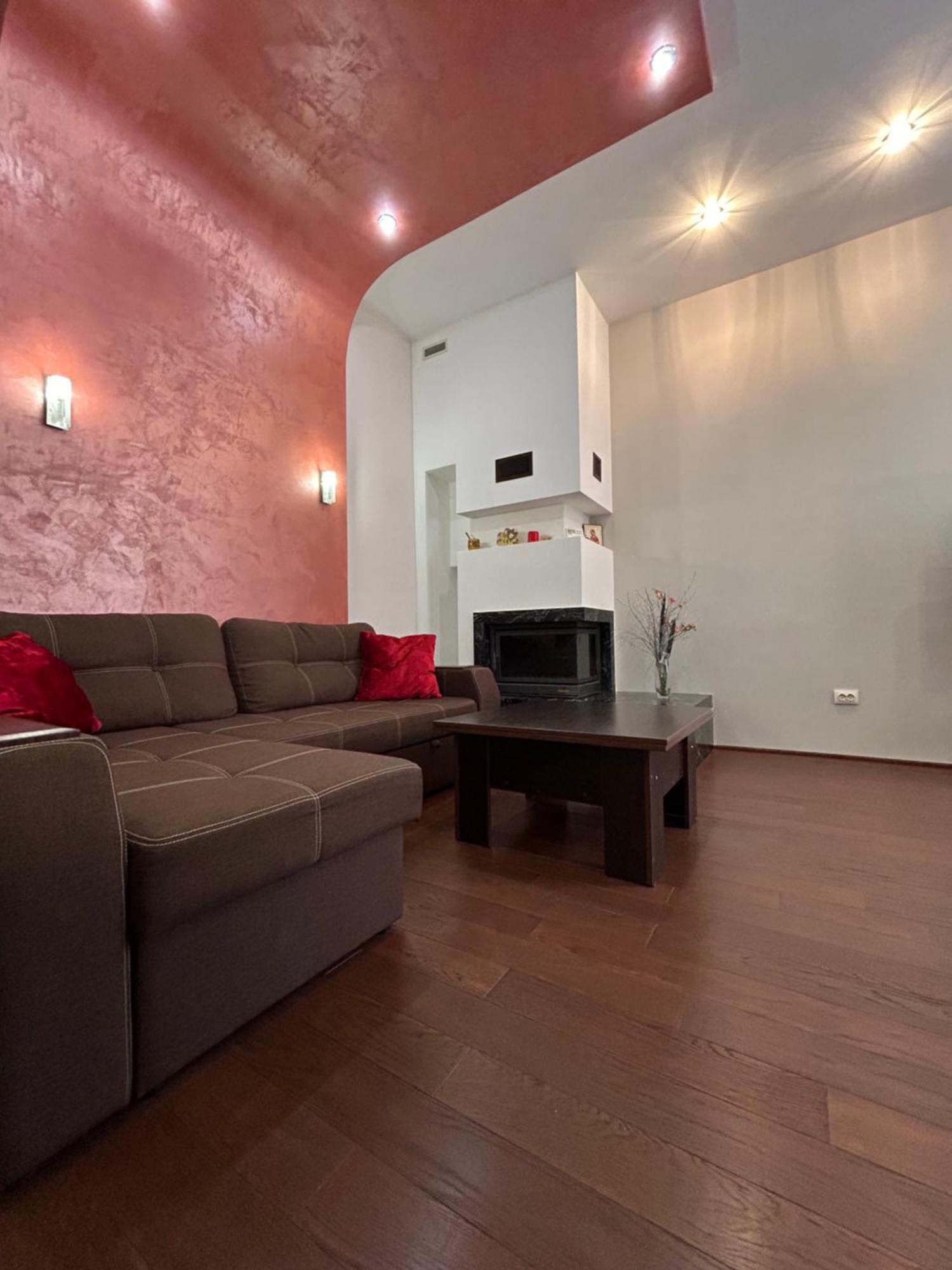 Modern Apartments In A Historical Place On Gorodotskaya ลวีฟ ภายนอก รูปภาพ